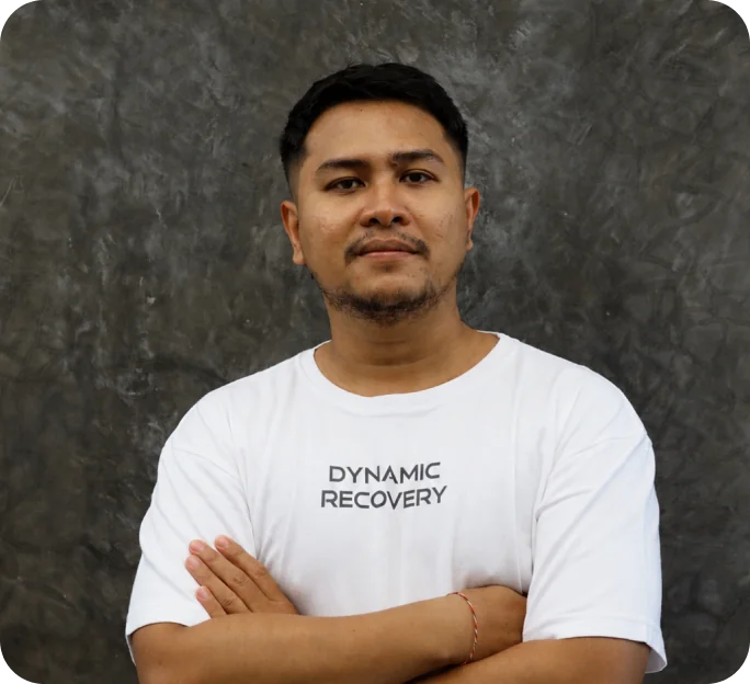 Portrait of Ari Kompyang, physiotherapist at Dynamic Recovery